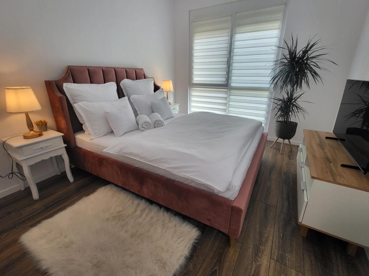 Sika Sunny Garden Apartment Arad Zewnętrze zdjęcie